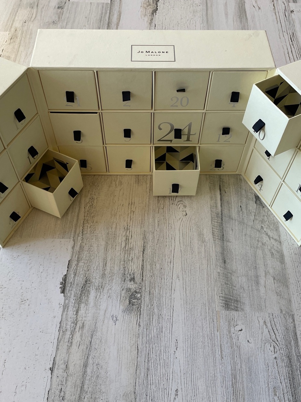 Jo Malone Holiday Advent Gift Box 2019 Cream & Black Illustrated Townhouse Empty